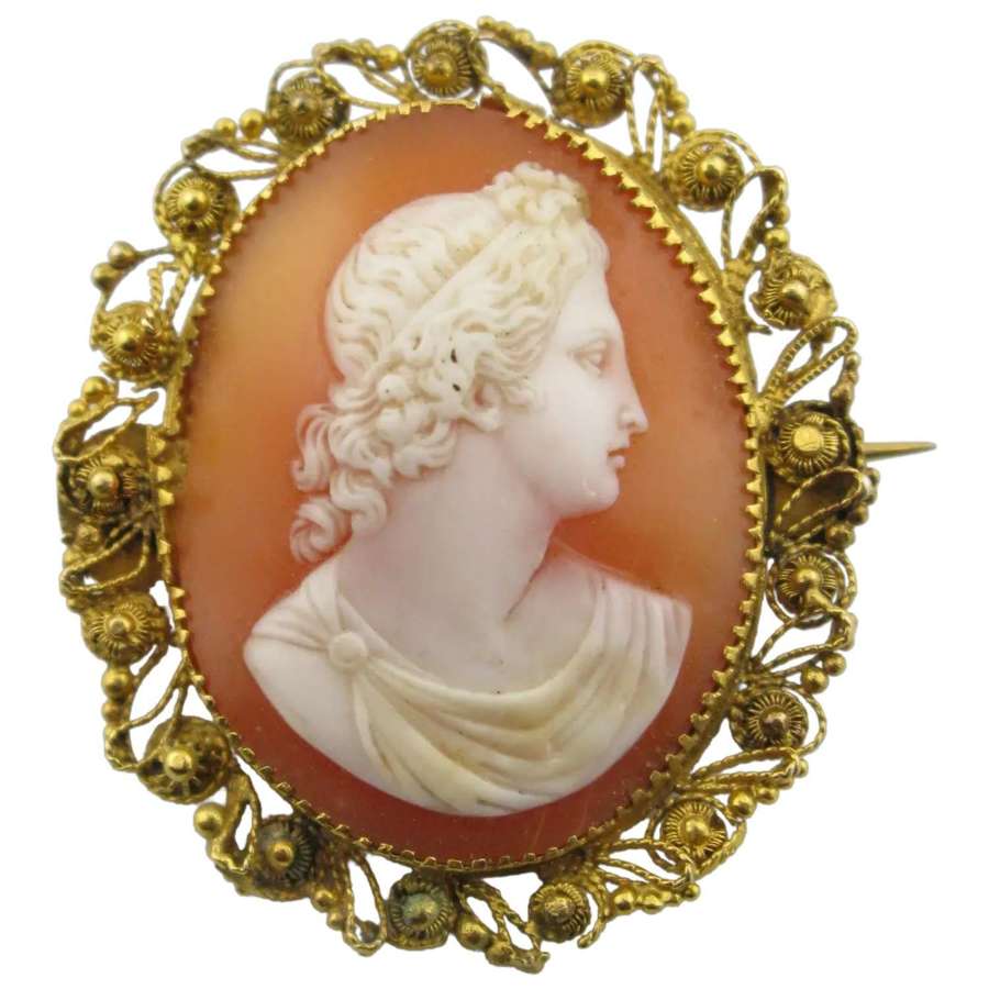Antique 14ct gold shell cameo brooch of a classical lady