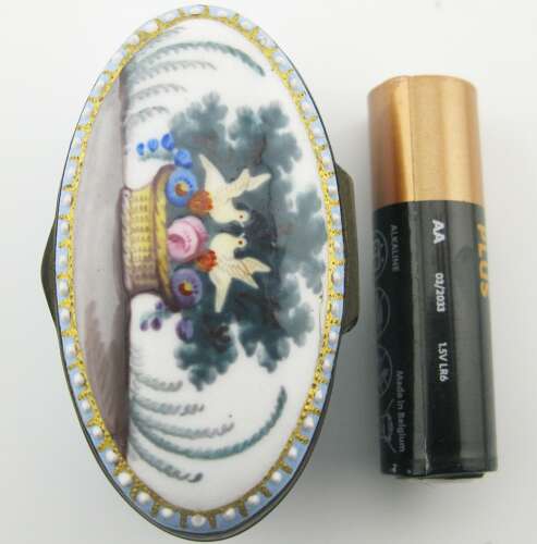 18th century South Staffordshire Bilston enamel patch box