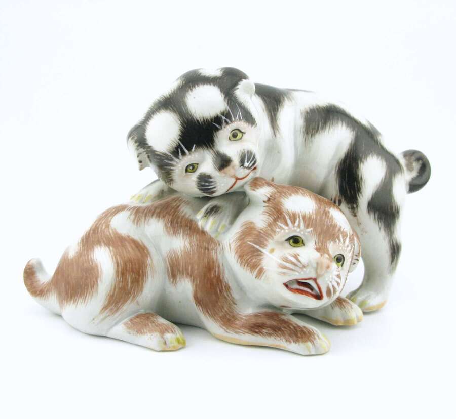 Japanese Meiji period Kutani porcelain Chin dogs/puppies