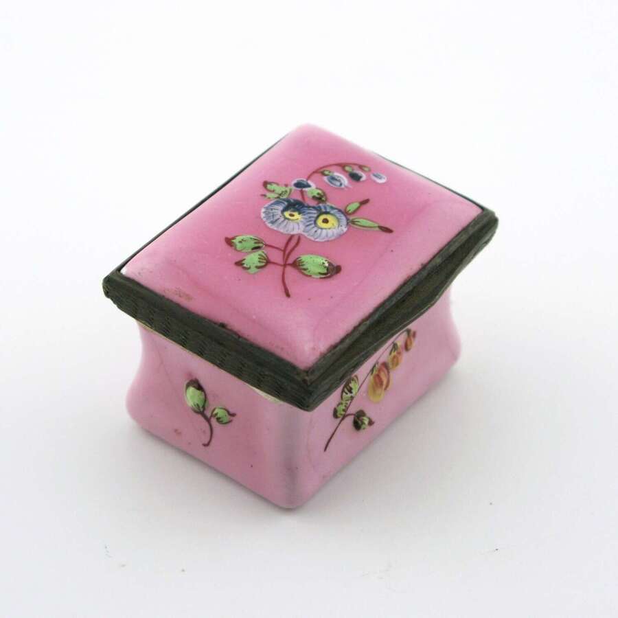 18th century South Staffordshire Bilston enamel patch box