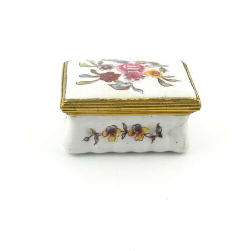 Interesting antique enamel snuff box