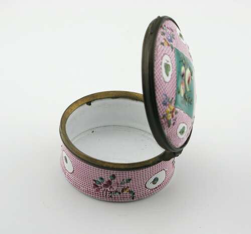 18th century South Staffordshire Bilston enamel gingham snuff box
