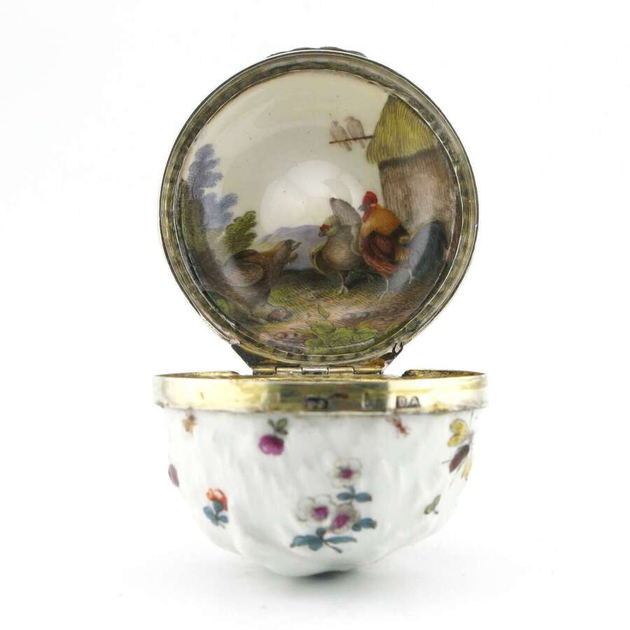 18th century German porcelain snuff box/bonbonniere