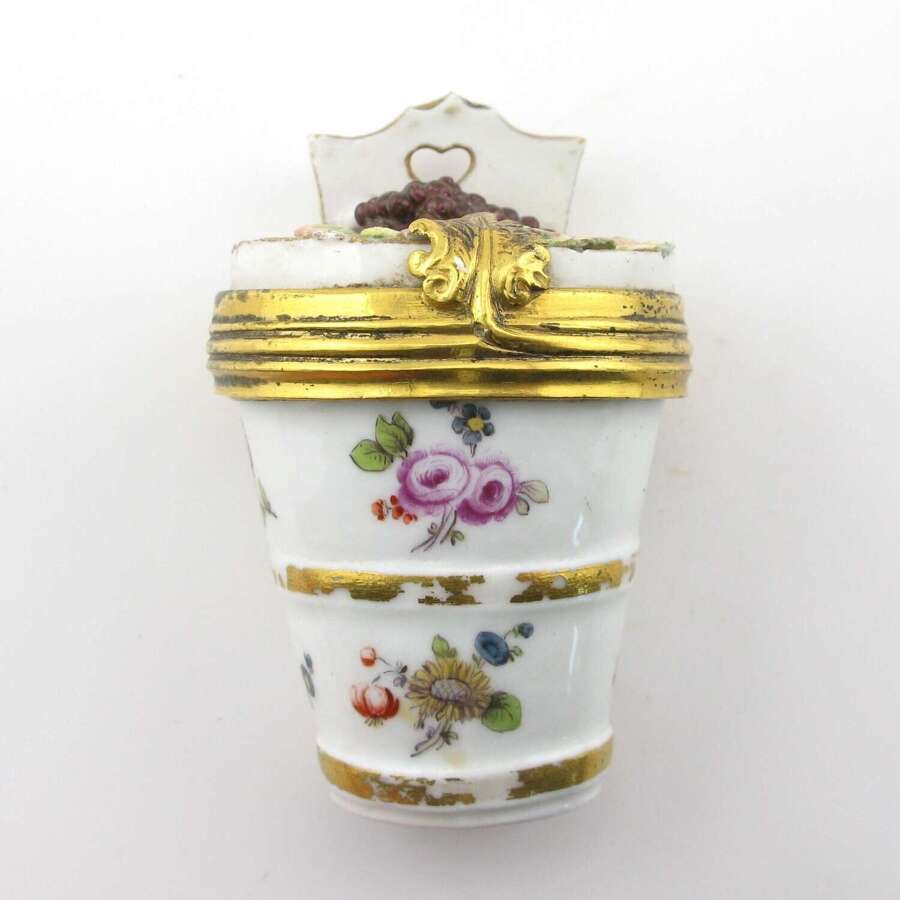18th century Meissen porcelain patch/beauty spot box, circa 1750