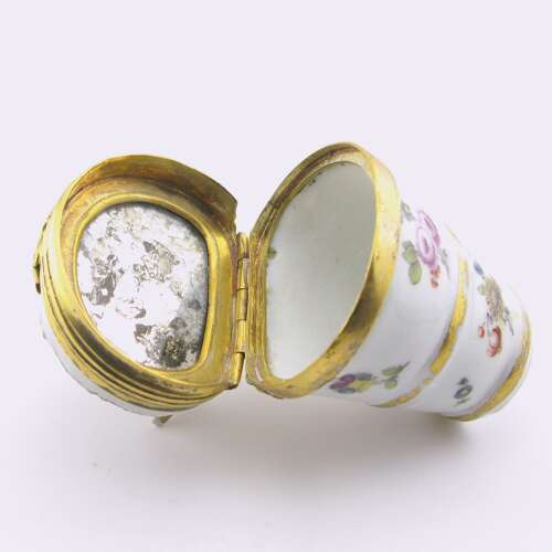 18th century Meissen porcelain patch/beauty spot box, circa 1750