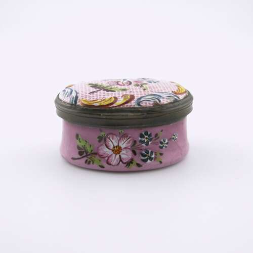 18th-century South Staffordshire Bilston gingham enamel patch box circa 1770